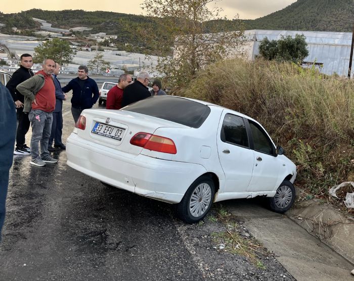 Sazl Yokuta Maddi Hasarl Trafik Kazas