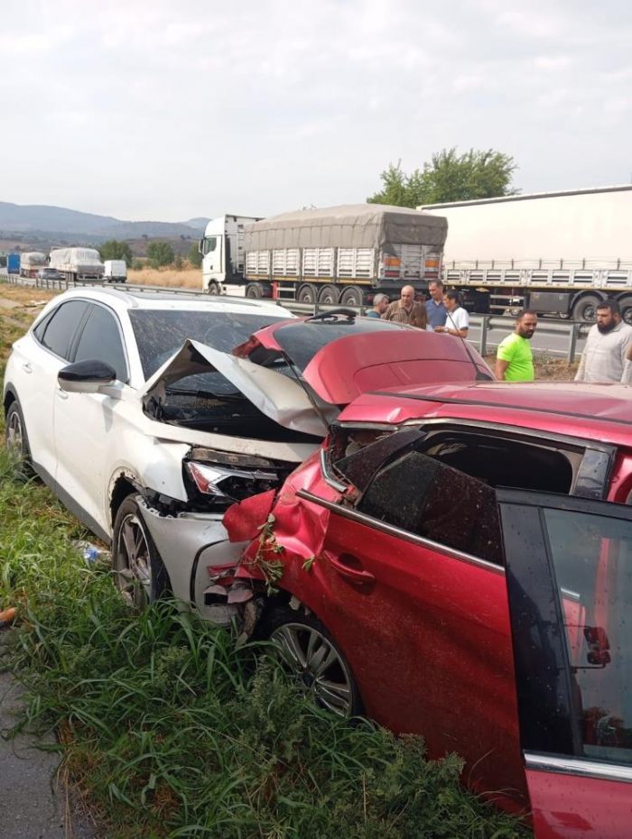 Trafik kazas: 1 l, 5 yaral