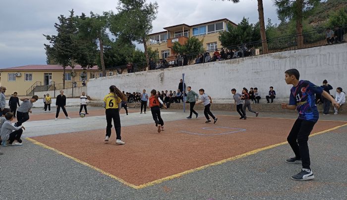 Bozyaz��da Okul Sporlar� �FET Oyunlar� ve Geleneksel �ocuk Oyunlar� �enli�i Devam Ediyor