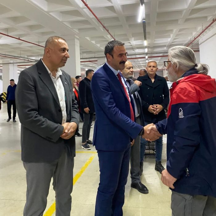 ANAHTAR PART� BOZYAZI PAZAR YER�NDE VATANDA�LARLA BAYRAMLA�TI