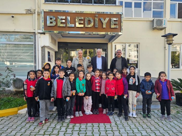 L�tfiye Keskin �lkokulu 2. S�n�f ��rencilerinden Belediyeye Ziyaret