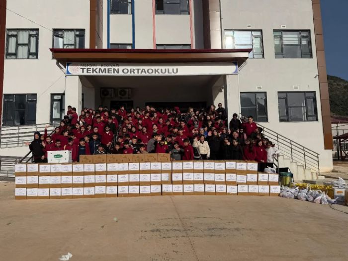 Tekmen Ortaokulu�nda Yard�mla�ma Seferberli�i