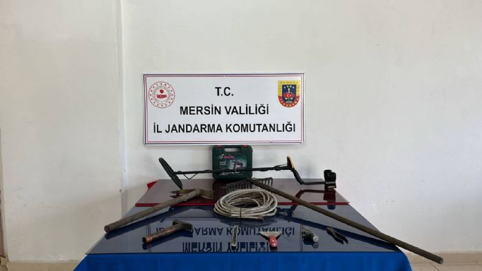 Mersin’de Jandarma Define Arayan ahs Yakalad