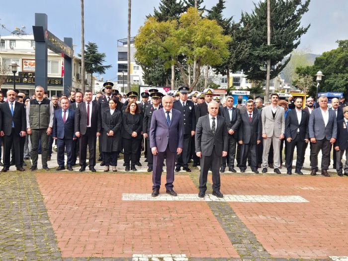 Bozyaz��da �elenk Sunma T�reni ile 18 Mart �anakkale Zaferi An�ld�