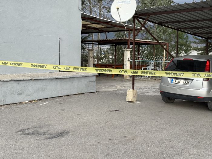 Anamur�da Okul Bah�esinde Silahl� Sald�r�: Okul M�d�r� A��r Yaral�