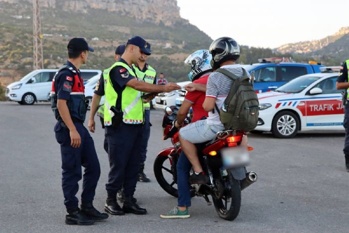 Jandarmadan 13 ilede dron destekli yol uygulamas