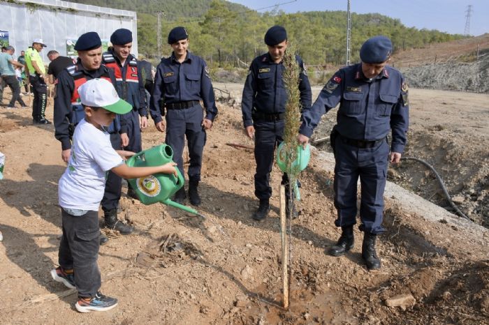 Bozyazda Fidanlar Toprakla Bulutu