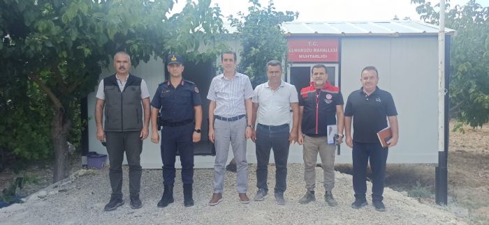 Kaymakam Topsakalo�lu Elmakuzu Mahallesi�nde Vatanda�lar ve Muhtarla Bir Araya Geldi