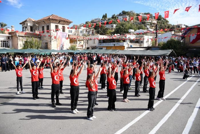 Bozyazda Cumhuriyet Bayram cokuyla kutland