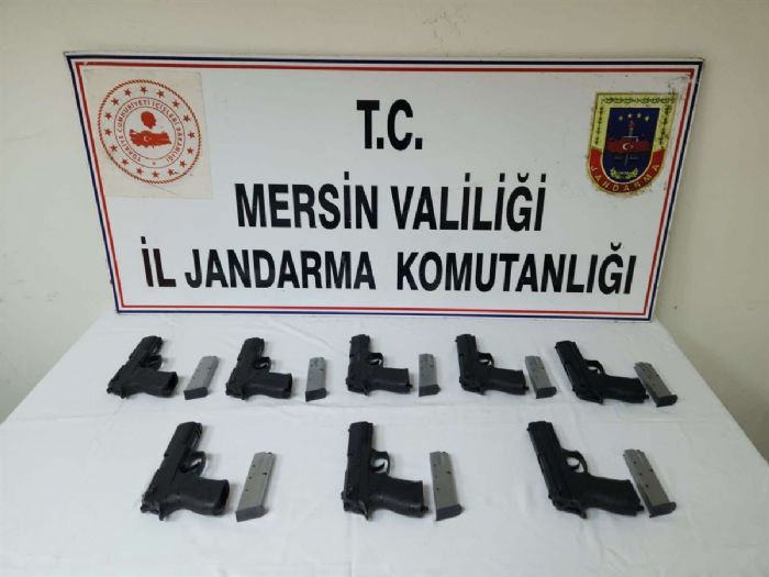 Jandarma tarafndan kaak 10 tabanca ele geirildi