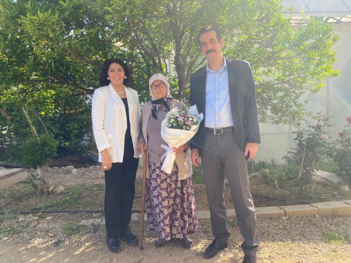 Kaymakam Topsakalolundan Anneler Gnnde Anlaml Ziyaret
